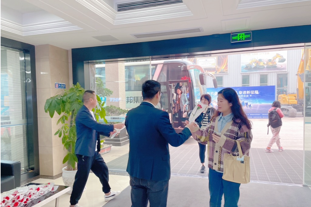 獻禮3.8節(jié)|勇做攀登者，奮進新未來