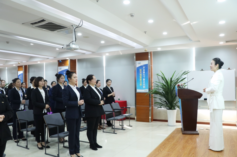 知禮儀 塑形象 打造職業(yè)女性新標桿