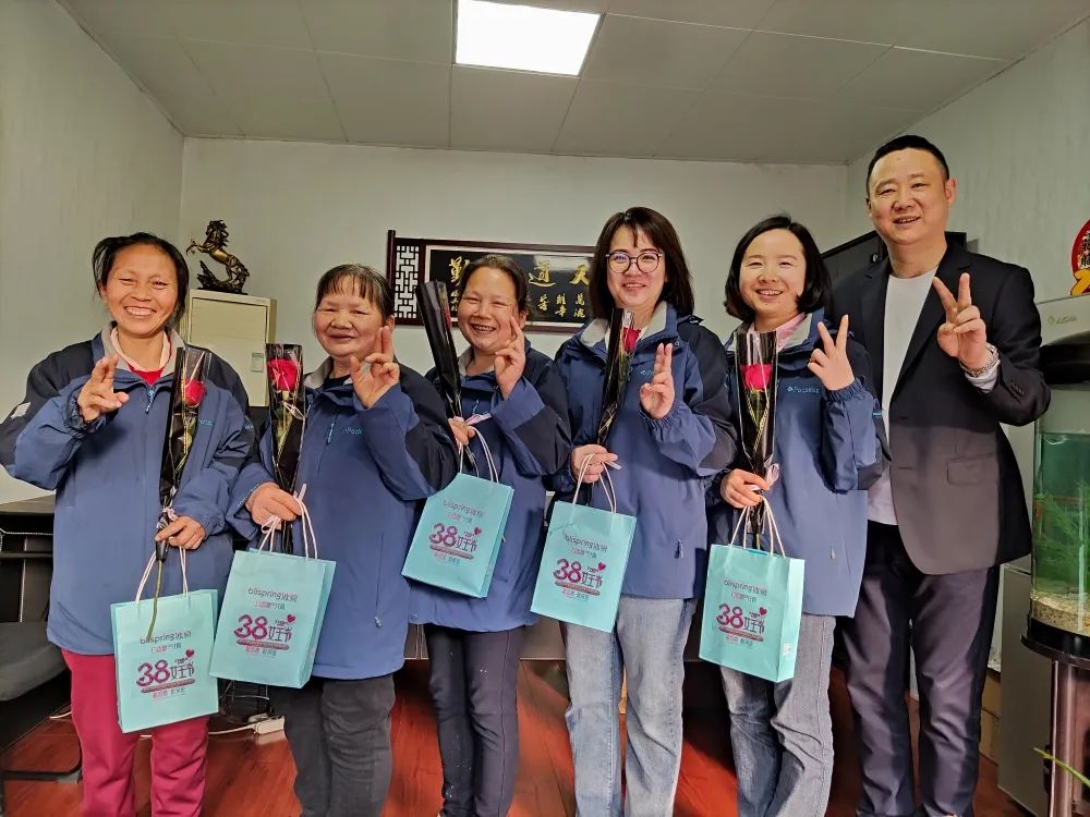 知禮儀 塑形象 打造職業(yè)女性新標桿