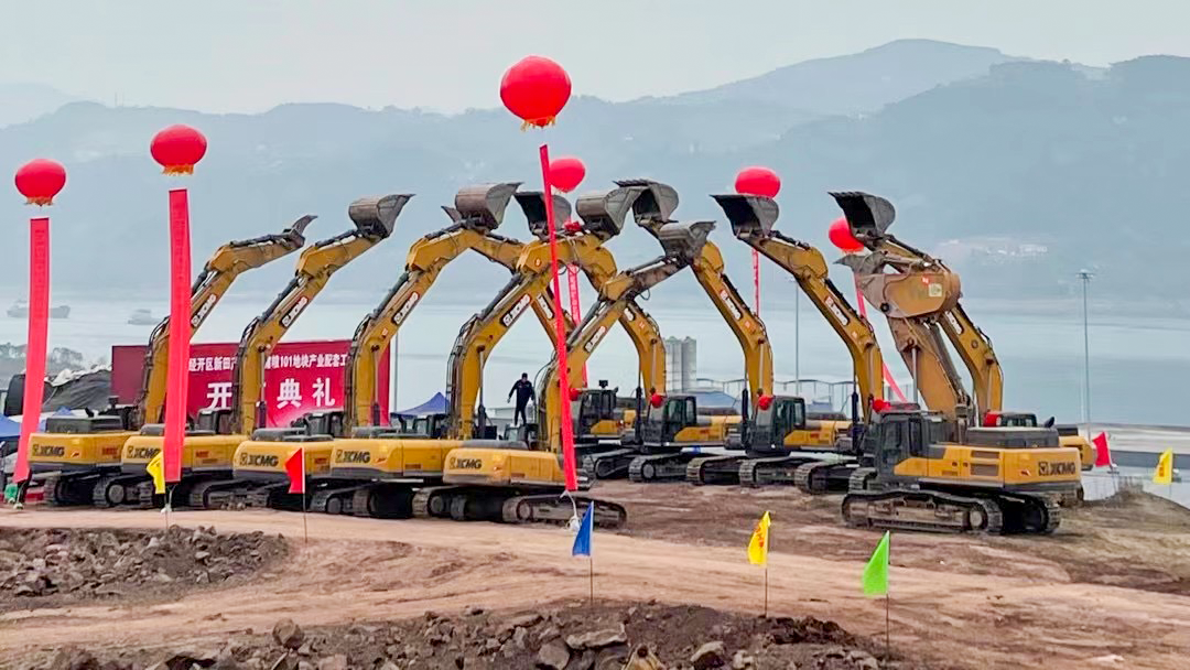 通江達海！徐工挖機助力萬州現(xiàn)代物流樞紐港建設